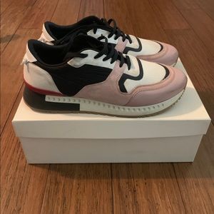 Men’s  Givenchy Sneaker!